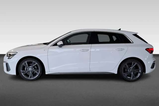 Audi A3 (2021) thumbnail 2