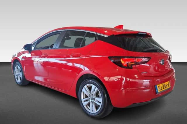 Opel Astra (2017) thumbnail 3