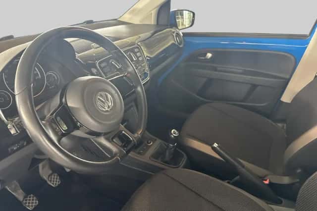 Volkswagen Up! (2015) thumbnail 4