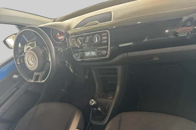 Volkswagen Up! (2015) thumbnail 5