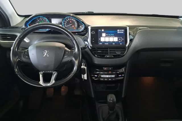 Peugeot 2008 (2018) thumbnail 4