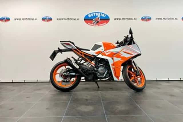 KTM RC (2023) thumbnail 1