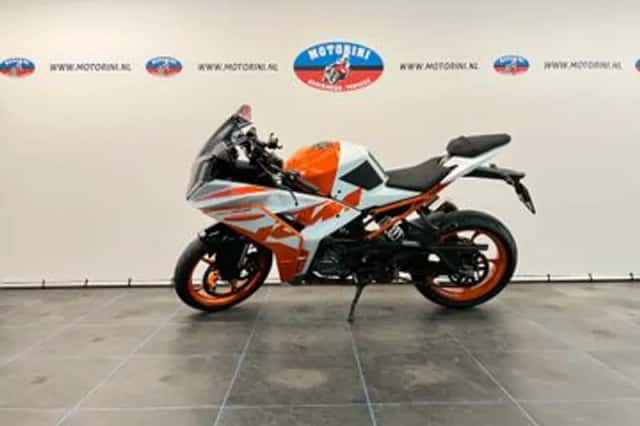 KTM RC (2023) thumbnail 2