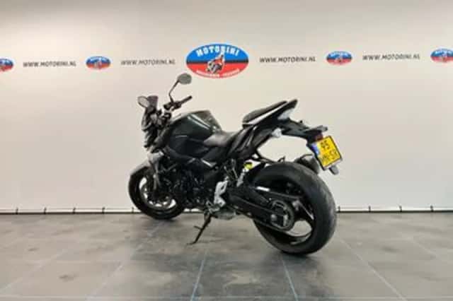 Suzuki GSR (2015) thumbnail 2
