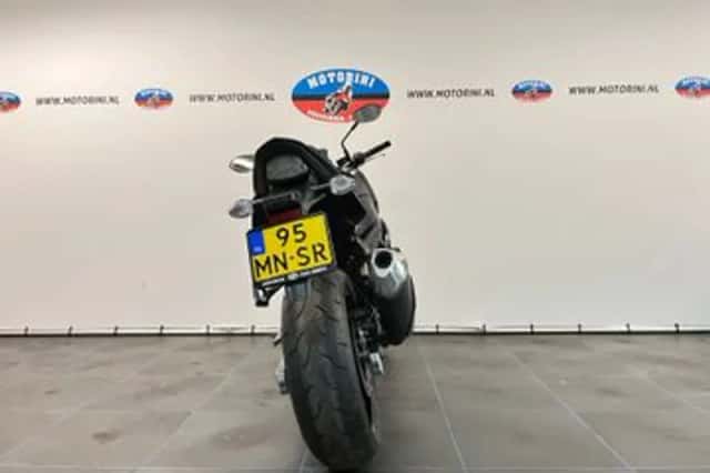 Suzuki GSR (2015) thumbnail 3