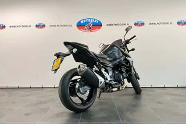Suzuki GSR (2015) thumbnail 4