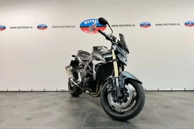 Suzuki GSR (2015) thumbnail 5
