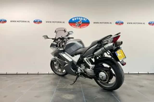 Honda VFR (2008) thumbnail 5
