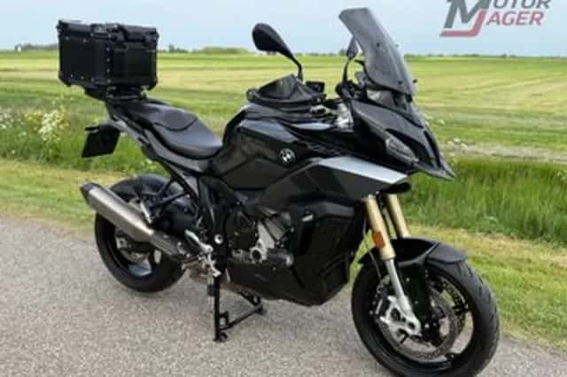 BMW S (2023) thumbnail 1
