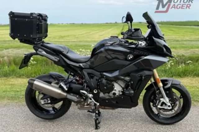BMW S (2023) thumbnail 2