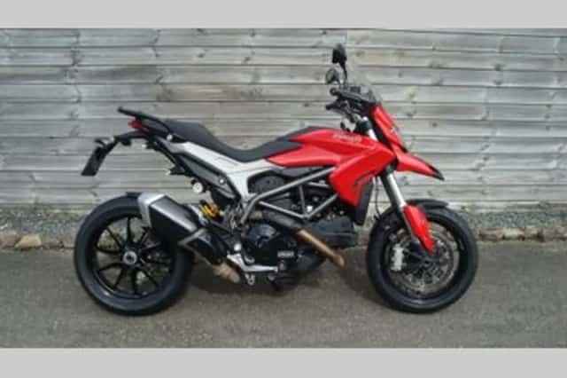 DUCATI HYPERSTRADA (2014) thumbnail 1