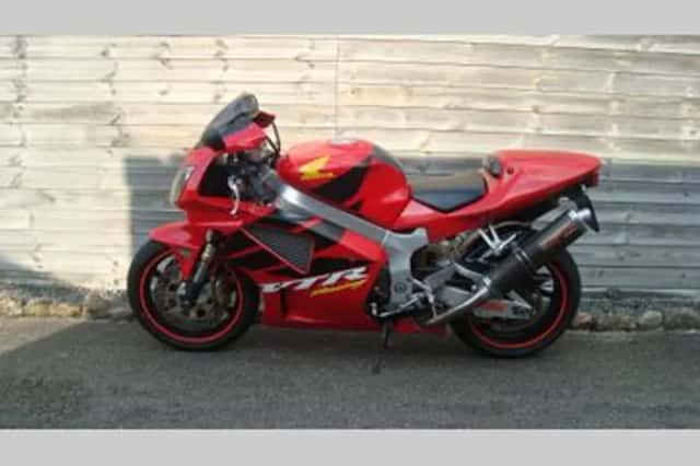 Honda VTR (2002) thumbnail 1