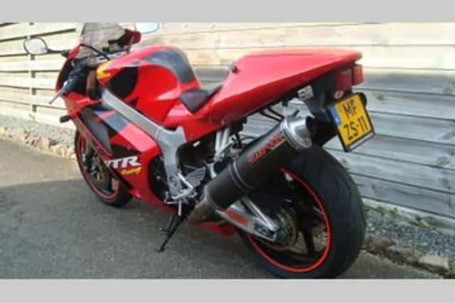 Honda VTR (2002) thumbnail 2