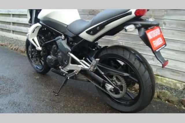 KAWASAKI Er6n (2011) thumbnail 6