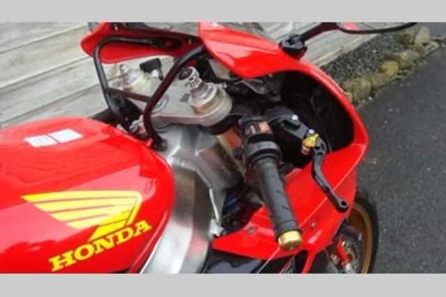 Honda VTR (2001) thumbnail 6
