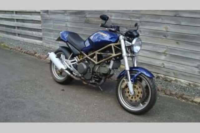 DUCATI M (1999) thumbnail 3