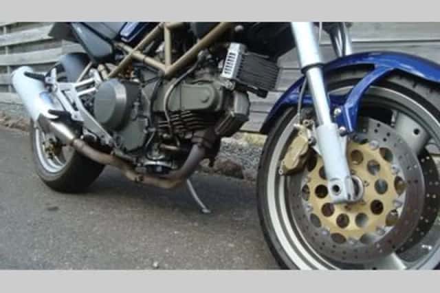 DUCATI M (1999) thumbnail 4