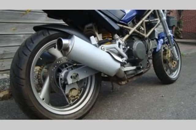 DUCATI M (1999) thumbnail 5