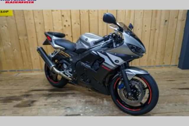 YAMAHA YZF (2003) thumbnail 2
