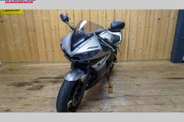 YAMAHA YZF (2003) thumbnail 3