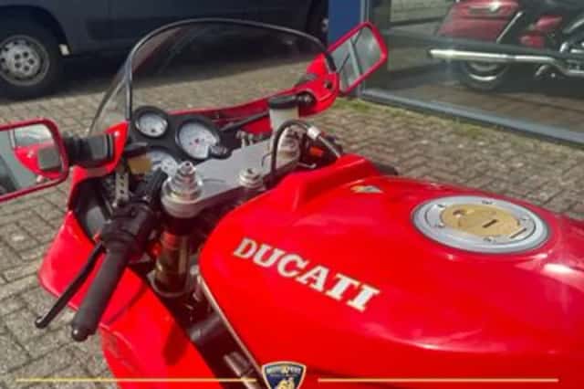 DUCATI 888 (1993) thumbnail 4