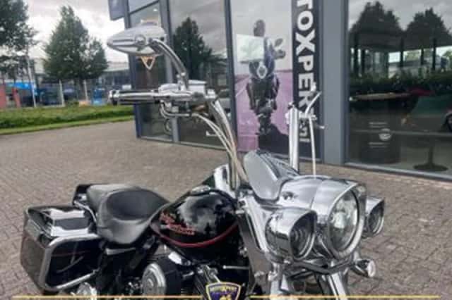 HARLEY-DAVIDSON ROAD (2005) thumbnail 4
