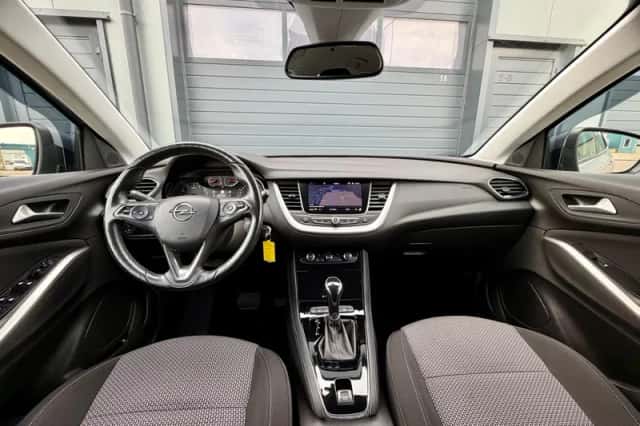 Opel Grandland (2019) thumbnail 3