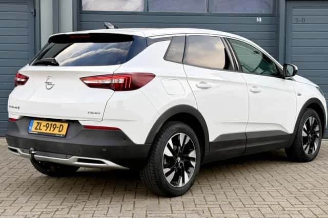 Opel Grandland (2019) thumbnail 2