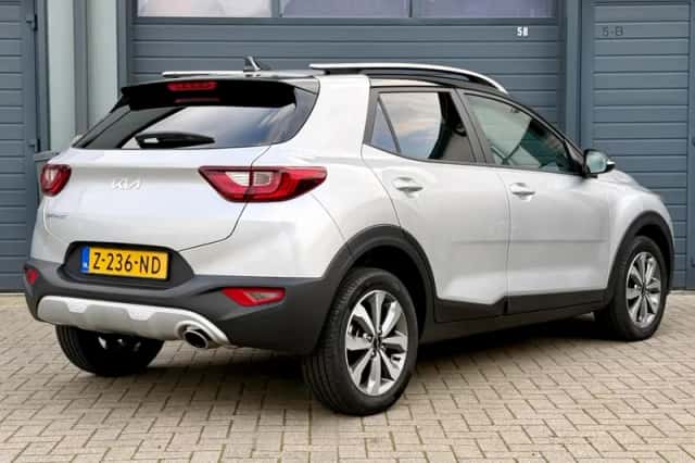 Kia Stonic (2023) thumbnail 2