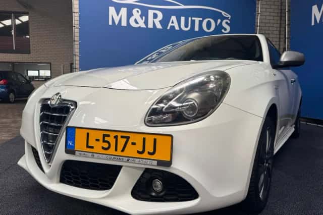Alfa Romeo Giulietta (2013) thumbnail 1