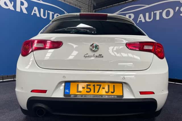 Alfa Romeo Giulietta (2013) thumbnail 11
