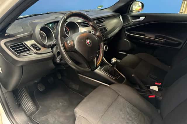 Alfa Romeo Giulietta (2013) thumbnail 14