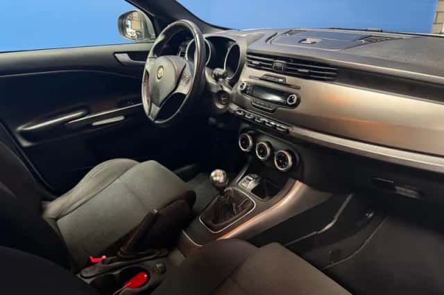 Alfa Romeo Giulietta (2013) thumbnail 15