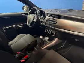 Alfa Romeo Giulietta (2013) thumbnail 16