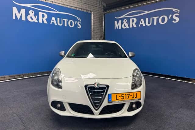 Alfa Romeo Giulietta (2013) thumbnail 4