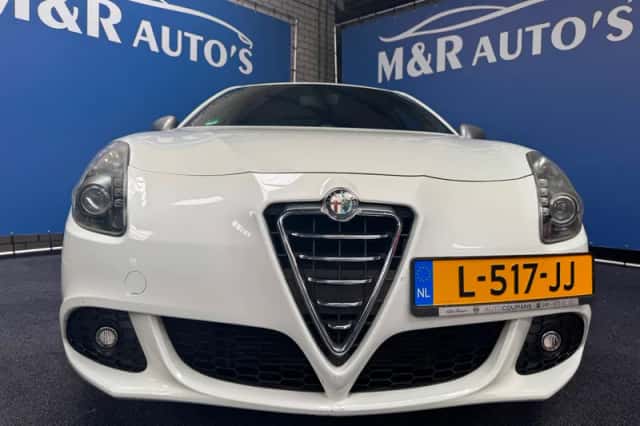 Alfa Romeo Giulietta (2013) thumbnail 5