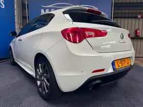 Alfa Romeo Giulietta (2013) thumbnail 9