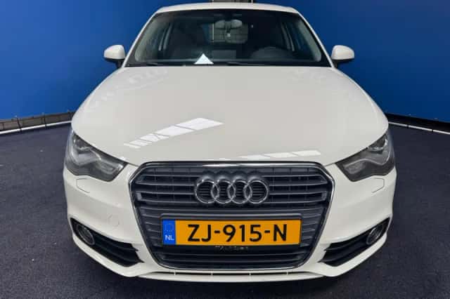 Audi A1 (2011) thumbnail 3