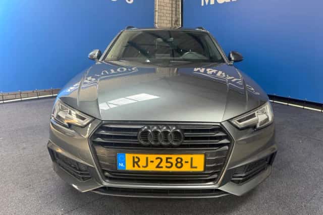 Audi A4 (2018) thumbnail 3