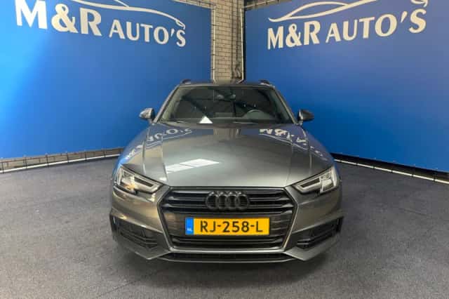 Audi A4 (2018) thumbnail 4