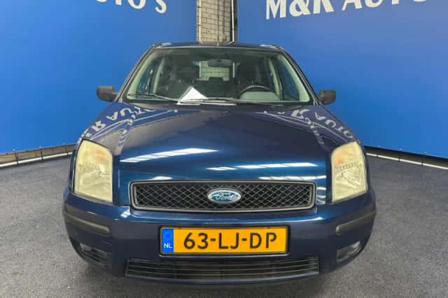 Ford Fusion (2003) thumbnail 4