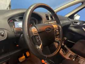 Ford S-Max (2007) thumbnail 17