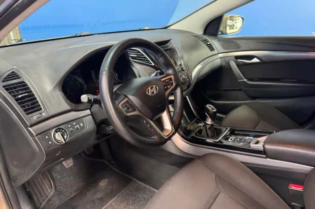 Hyundai i40 (2012) thumbnail 12