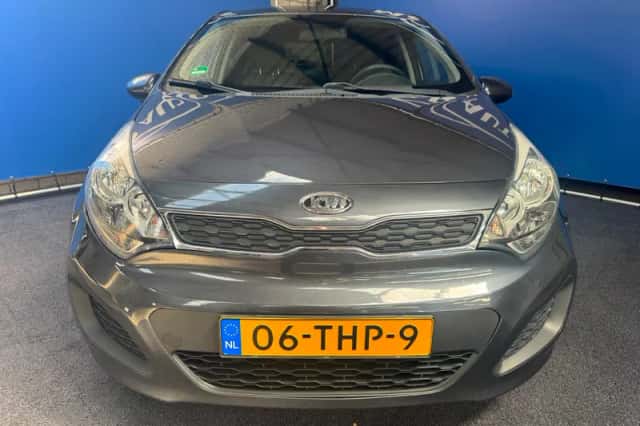 Kia Rio (2012) thumbnail 4
