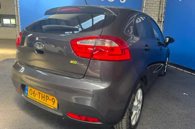 Kia Rio (2012) thumbnail 8