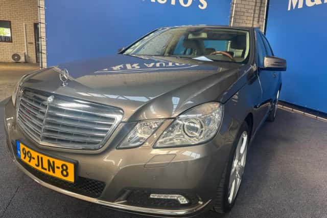 Mercedes-Benz E-Klasse (2009) thumbnail 1