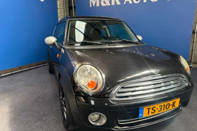 MINI Clubman (2009) thumbnail 2