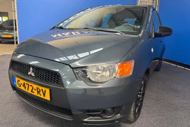 Mitsubishi Colt (2009) thumbnail 1