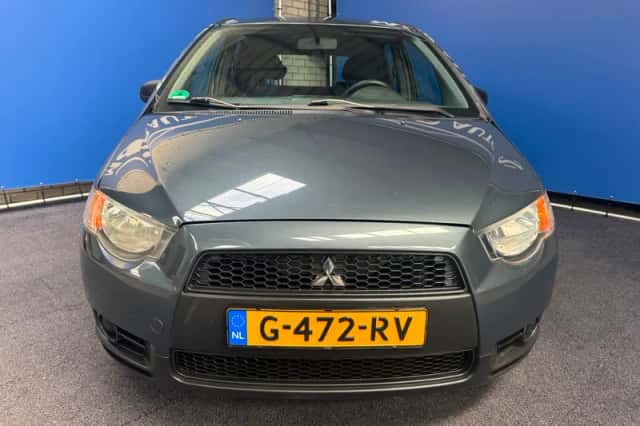Mitsubishi Colt (2009) thumbnail 4