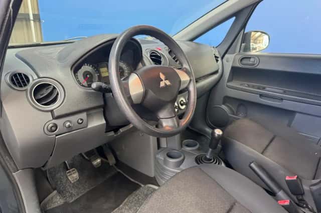 Mitsubishi Colt (2009) thumbnail 10